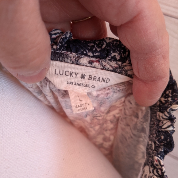 Lucky Brand top, size large in excellent condition - Picture 7 of 15